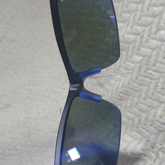 PUGS UV400 Protection Sunglasses Style# 208/PR#8 - Picture 4 of 5
